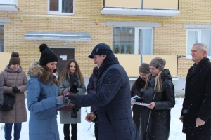 В Почепе вручили ключи от новых квартир детям-сиротам