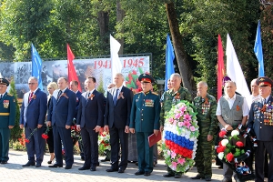 В Почепе прошел памятный митинг, посвященный 75-летию освобождения от немецко-фашистских захватчиков